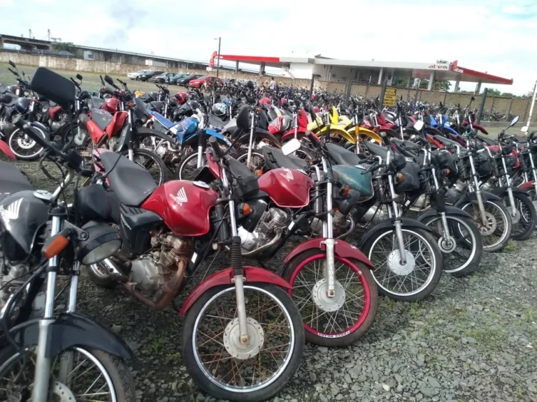 Como Pessoas Comuns Estão Comprando Motos 0km em Leilão e Economizando uma Fortuna